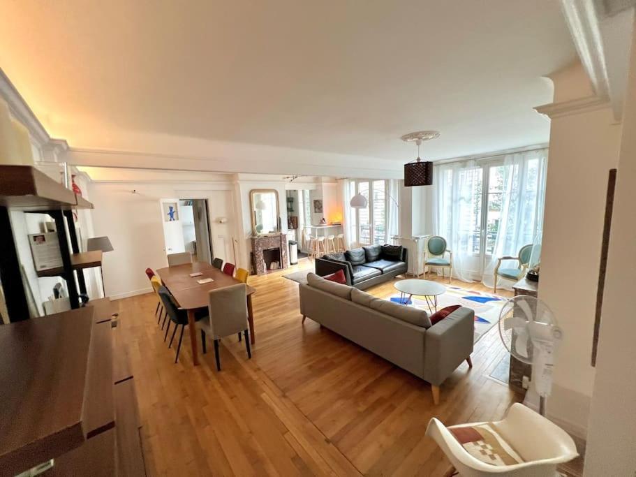 Appartement Grand Dans 8 Couchages Parijs